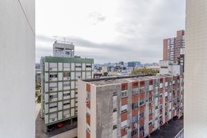 Image 10 - 884124