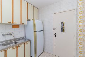 Image 18 - 884124