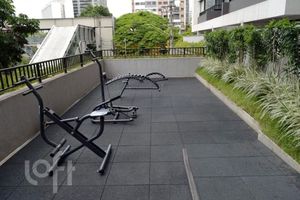 Image 7 - 884131