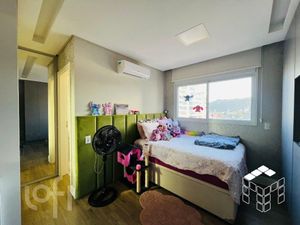 Image 15 - 884132