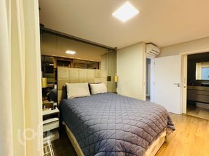Image 10 - 884132