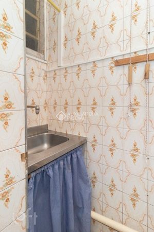Image 15 - 884137