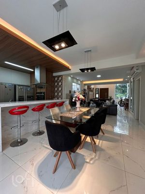 Image 12 - 884141