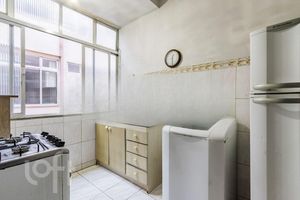 Image 4 - 884152