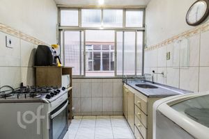 Image 5 - 884152