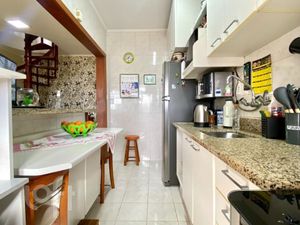 Image 8 - 884155