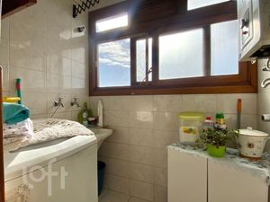 Image 9 - 884155