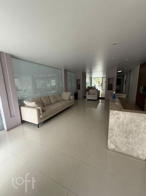 Image 1 - 884158