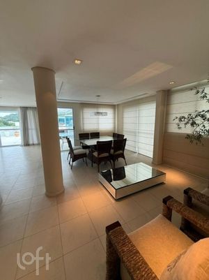 Image 8 - 884158