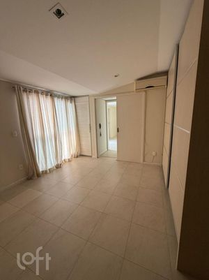 Image 20 - 884158