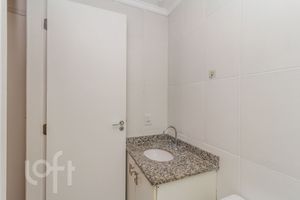 Image 19 - 884162