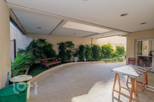 Image 37 - 884162