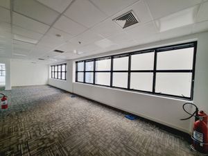 Image 15 - 884168
