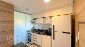 Image 8 - 884172