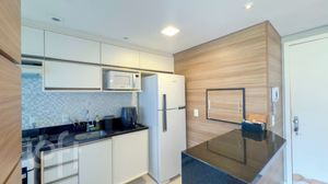 Image 7 - 884172