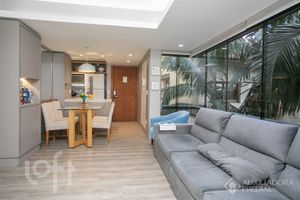 Image 37 - 884173