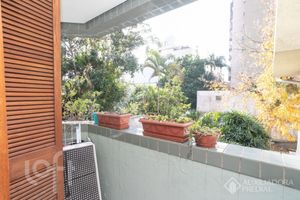 Image 25 - 884173