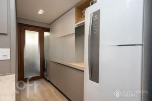 Image 13 - 884173