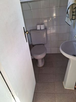 Image 9 - 884179