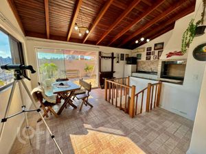 Image 8 - 884179