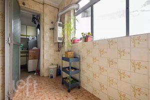 Image 8 - 884183