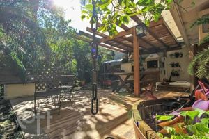 Image 8 - 884185