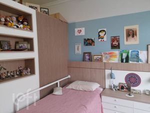 Image 13 - 884186