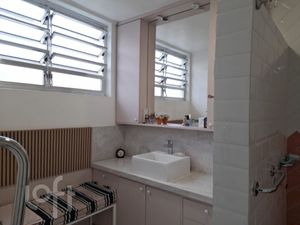 Image 10 - 884186