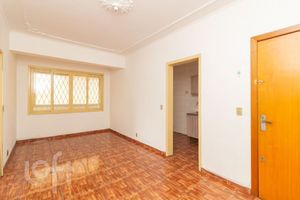Image 18 - 884189