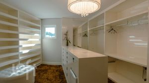 Image 18 - 884191