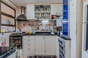 Image 19 - 884195