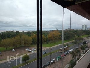Image 20 - 884195