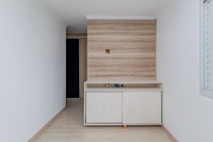 Image 15 - 884200