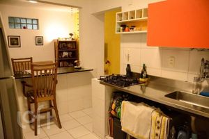 Image 4 - 884201