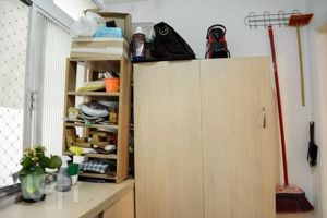 Image 8 - 884201