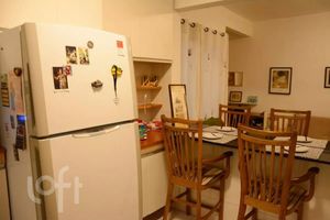 Image 5 - 884201