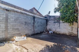 Image 17 - 884206