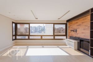 Image 2 - 884207