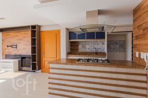 Image 11 - 884207
