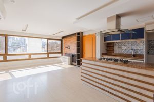 Image 10 - 884207