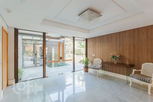Image 31 - 884207