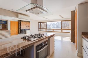 Image 13 - 884207