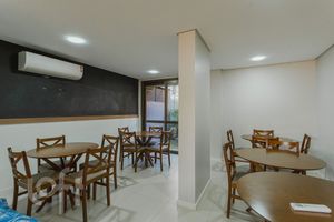 Image 33 - 884207