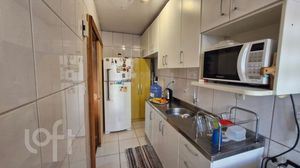 Image 4 - 884208