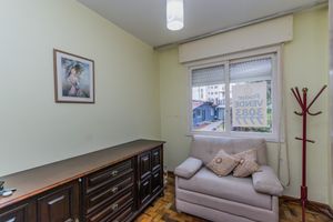 Image 9 - 884213