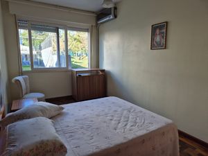 Image 8 - 884213