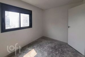 Image 35 - 884215