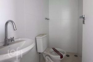 Image 42 - 884215