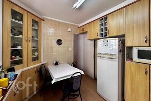 Image 8 - 884216