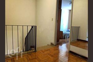 Image 9 - 884218